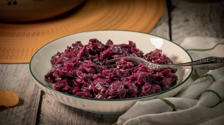 Sweet and sour sauerkraut dish