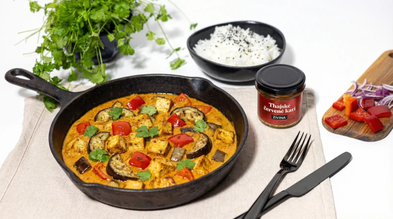 Hot tofu kari s bramborem a zeleninou