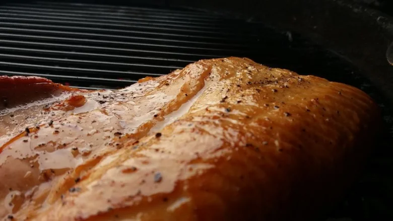 Makrela na roštu s pepřem a olejem