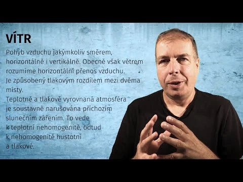 Muž vysvětluje pohyb vzduchu způsobený rozdílem tlaku.