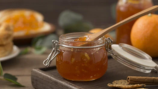 Dýňová marmeláda s pomerančem v skleněné dóze